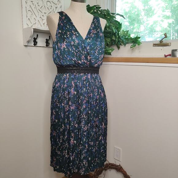 Banana Republic Pleated Layered Midi Dress Size 8 - Picture 1 of 13